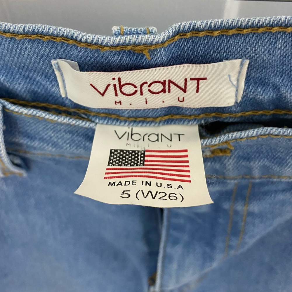 Brand new jeans with knee cut out